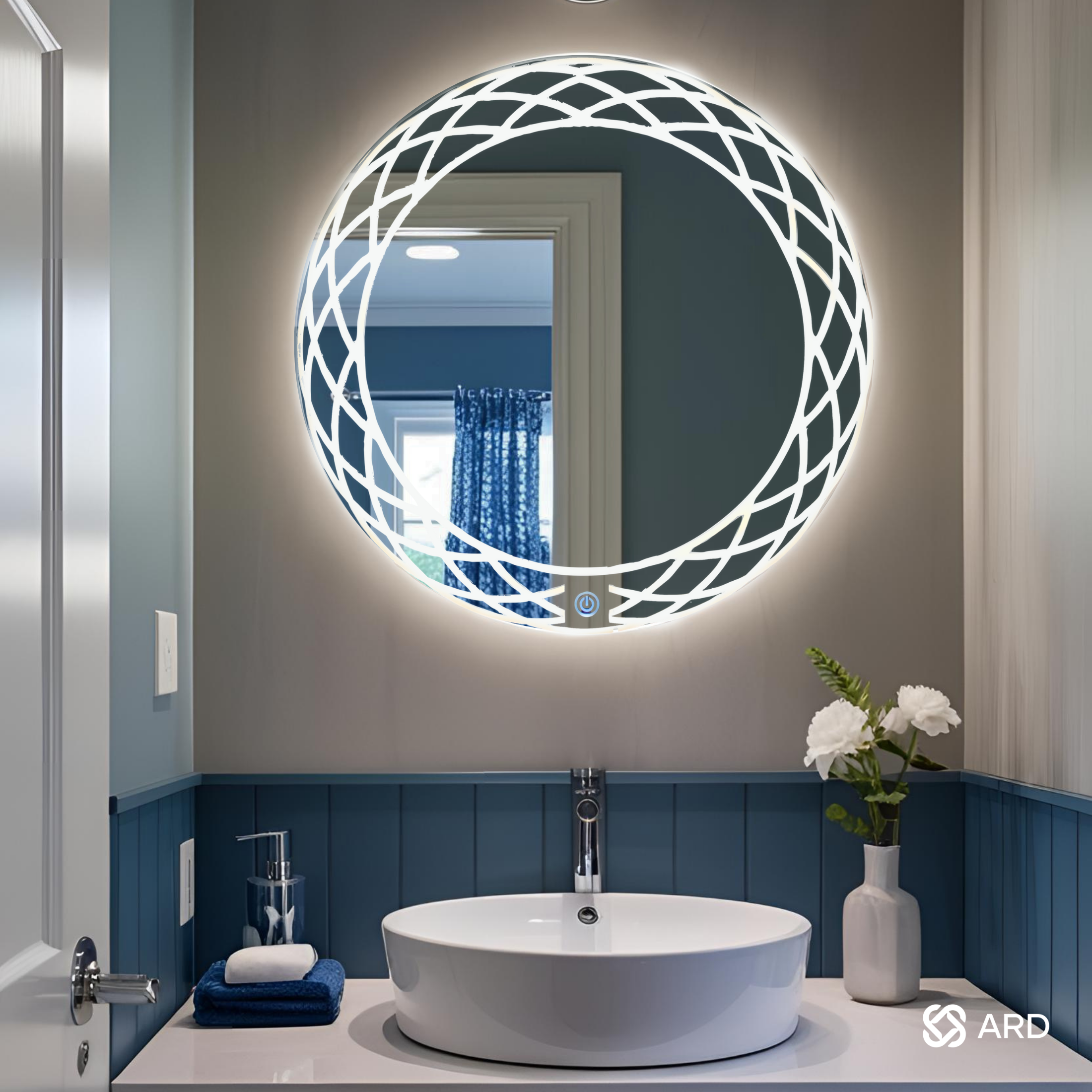 Espejo para baño ARD Modelo Mirage en baño de hotel moderno en tonos azules